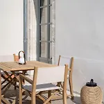 Le Couvent Des Minimes, Un & L'occitane En Provence