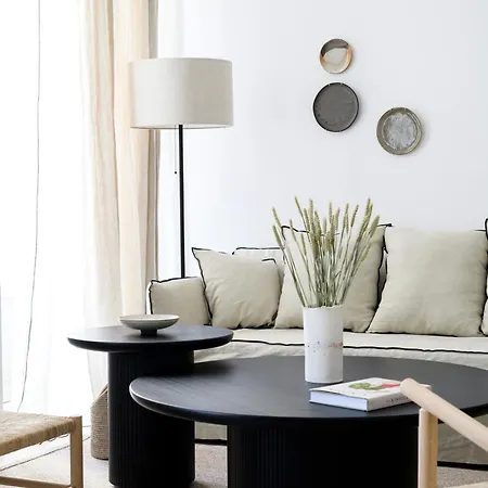 Le Couvent Des Minimes, Un & L'occitane En Provence