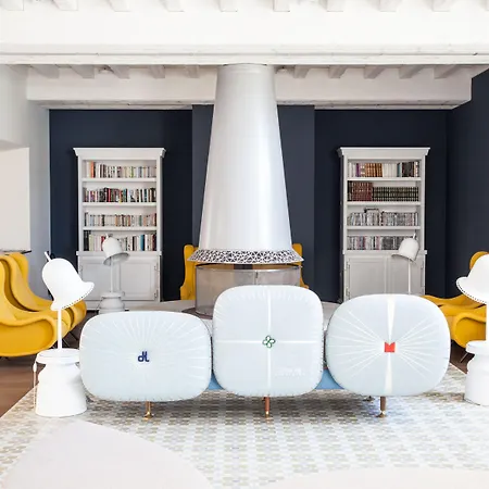 Le Couvent Des Minimes, Un & L'occitane En Provence