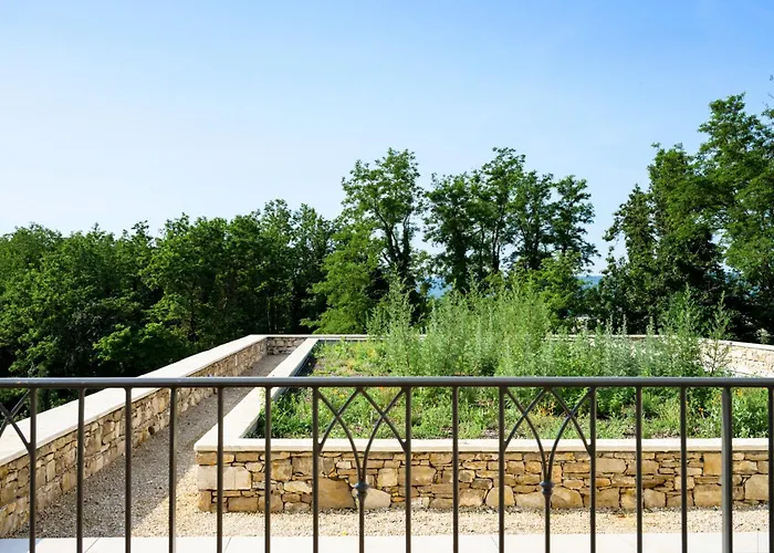 Le Couvent Des Minimes, Un & L'occitane En Provence Mane (Alpes-de-Haute-Provence)